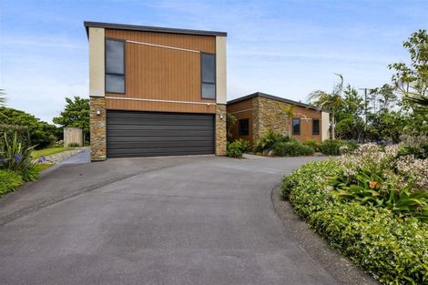 Photo of property in 1b Links Drive, Waiwhakaiho, New Plymouth, 4312