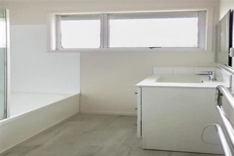 Photo of property in 242 Centreway Road, Orewa, 0931