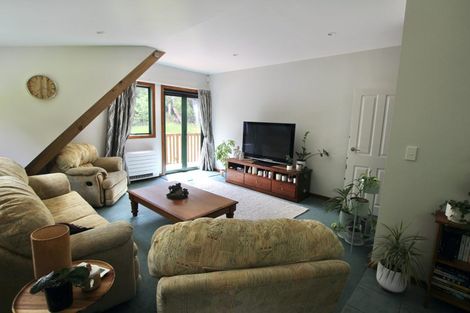 Photo of property in 2 Cascade Avenue, Waiatarua, Auckland, 0604