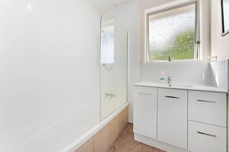 Photo of property in 11 Murillo Place, Henderson, Auckland, 0612