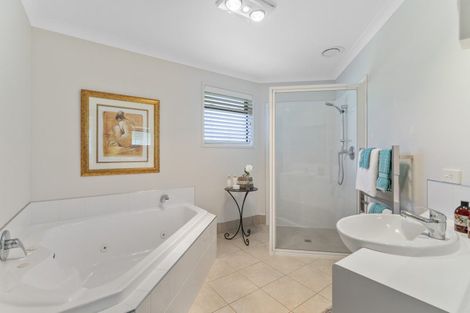 Photo of property in 6 Cameron Drive, Acacia Bay, Taupo, 3385