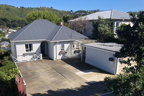 Photo of property in 28 Melbourne Road, Island Bay, Wellington, 6023