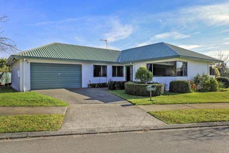 Photo of property in 13 Woodlands Drive, Havelock North, 4130