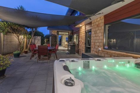 Photo of property in 22 Key West Drive, One Tree Point, 0118