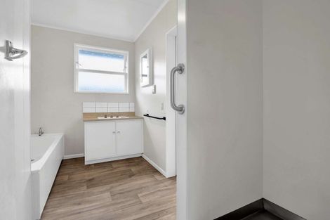 Photo of property in 5 Oturi Road, Waverley, 4510