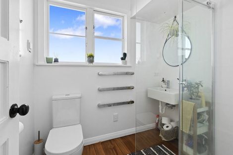 Photo of property in 14 Leveson Street, Strathmore Park, Wellington, 6022