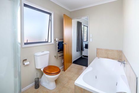 Photo of property in 106 Pacific Drive, Fitzherbert, Palmerston North, 4410