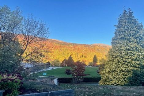 Photo of property in 16 Argyle Place, Arrowtown, 9302