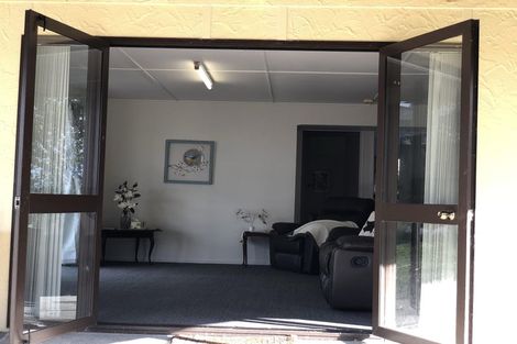 Photo of property in 8 Lawson Way, Weymouth, Auckland, 2103