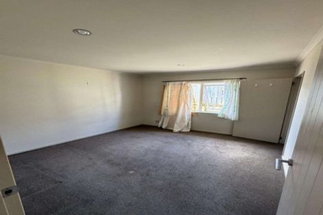 Photo of property in 50a Miles Crescent, Newlands, Wellington, 6037