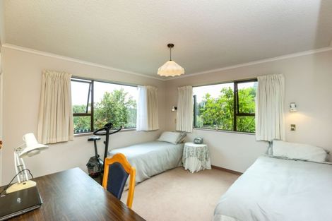 Photo of property in 27 Fairfax Terrace, Frankleigh Park, New Plymouth, 4310