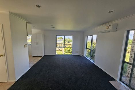 Photo of property in 86 Reeves Road, Pakuranga Heights, Auckland, 2010
