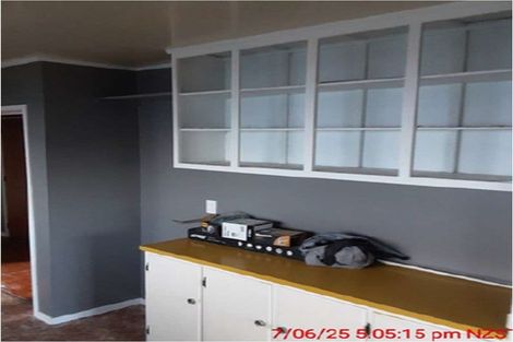 Photo of property in 1 Albany Road, One Tree Point, 0118