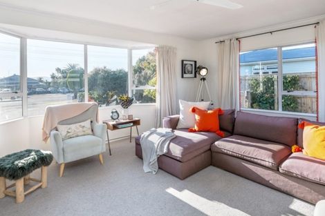 Photo of property in 32a Broadway Street, Martinborough, 5711