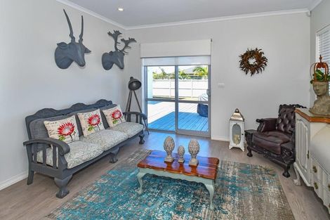 Photo of property in 8 Brumbie Way, Karaka, Papakura, 2113