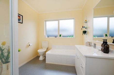 Photo of property in 1 Eton Place, Terrace End, Palmerston North, 4410