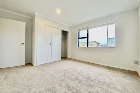 Photo of property in 14 Ray Small Drive, Papakura, 2110