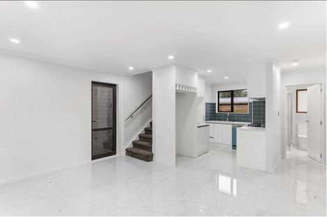 Photo of property in 425f Great South Road, Opaheke, Papakura, 2113