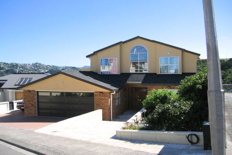 Photo of property in 16 Bay Lair Grove, Island Bay, Wellington, 6023