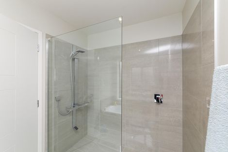 Photo of property in 2 Grand Oaks Drive, Awapuni, Palmerston North, 4412