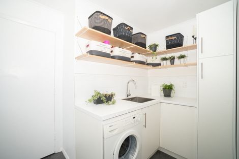 Photo of property in 24 Fraser Court, Roslyn, Palmerston North, 4414