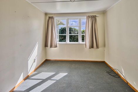 Photo of property in 14 Cumberland Grove, Cannons Creek, Porirua, 5024