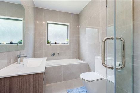 Photo of property in 33 Woodridge Drive, Stanmore Bay, Whangaparaoa, 0932