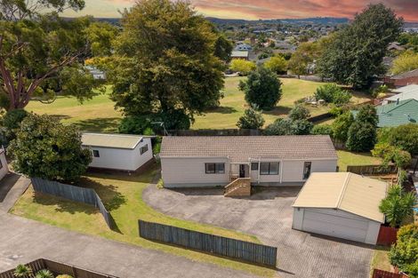 Photo of property in 17 Oakmont Place, Wattle Downs, Auckland, 2103