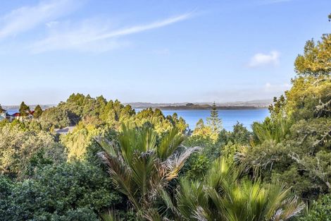 Photo of property in 8 Arapito Road, Titirangi, Auckland, 0604