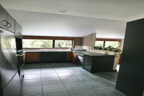 Photo of property in 2 Cascade Avenue, Waiatarua, Auckland, 0604