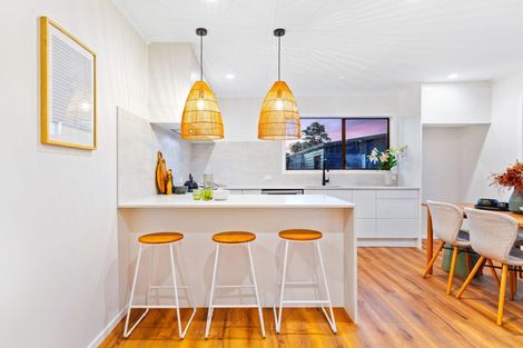 Photo of property in 11 Ranui Station Road, Ranui, Auckland, 0612