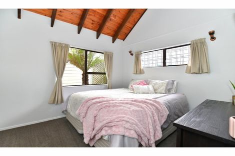 Photo of property in 11 Moffat Road, Red Beach, 0932