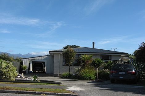 Photo of property in 27 Ngahue Crescent, Carters Beach, Westport, 7825