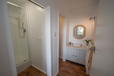 Photo of property in 5 Seaview Road, Cable Bay, 0420