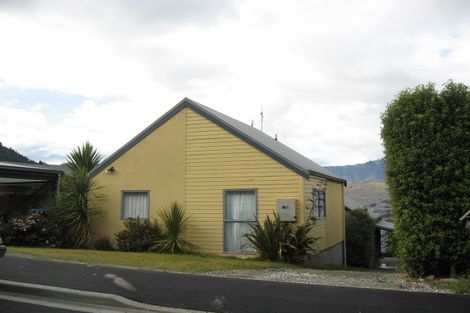 Photo of property in 13b Avalon Crescent, Fernhill, Queenstown, 9300
