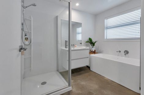 Photo of property in 11 Olney Court, One Tree Point, 0118