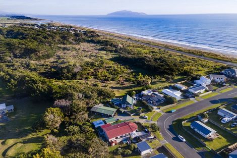Photo of property in 24 Scott Avenue, Otaki Beach, Otaki, 5512