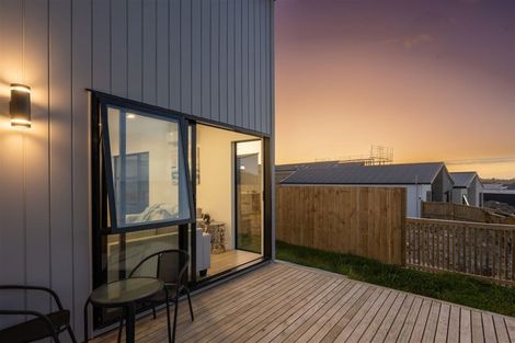 Photo of property in 1 Horokaka Street, Massey, Auckland, 0614