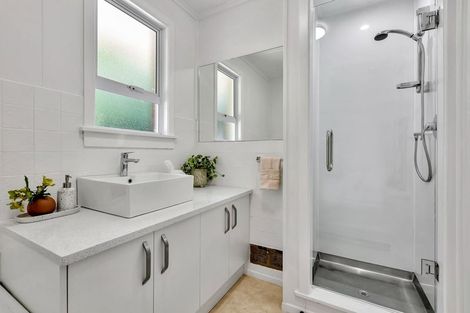 Photo of property in 9a Brois Street, Frankleigh Park, New Plymouth, 4310