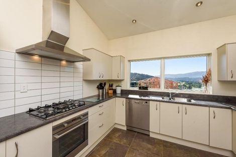 Photo of property in 16 James Nairn Grove, Riverstone Terraces, Upper Hutt, 5018
