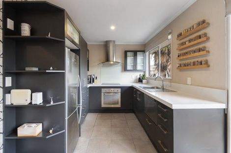 Photo of property in 21 Palliser Place, Milson, Palmerston North, 4414