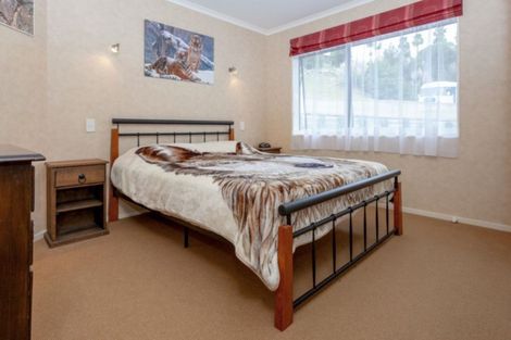 Photo of property in 2 Governors Heights, Whangamata, 3620