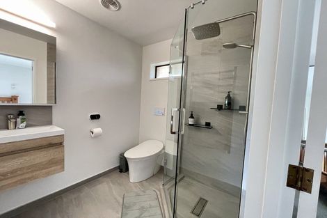 Photo of property in 242 Memorial Avenue, Burnside, Christchurch, 8053