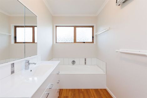 Photo of property in 15 Long Melford Road, Awapuni, Palmerston North, 4412