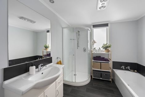 Photo of property in 4 Burness Road, Greenmeadows, Napier, 4112