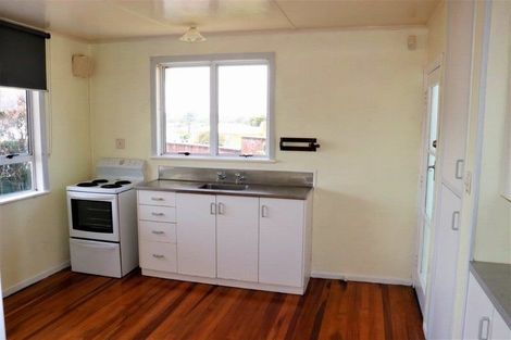 Photo of property in 5 Glenn Street, Castlecliff, Whanganui, 4501