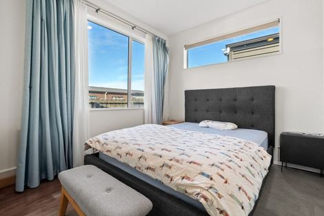 Photo of property in 6 Swamp Kauri Grove, Papakura, 2110