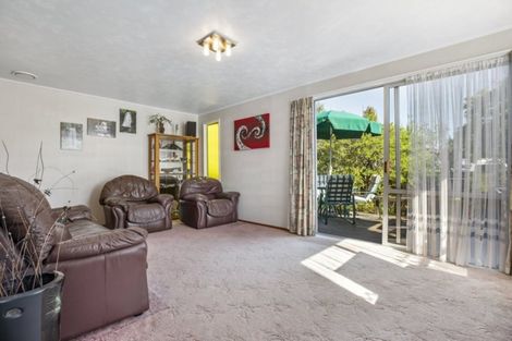 Photo of property in 25 Lipton Grove, Opaheke, Papakura, 2113