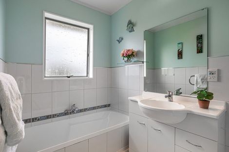 Photo of property in 76b Kiwi Esplanade, Mangere Bridge, Auckland, 2022