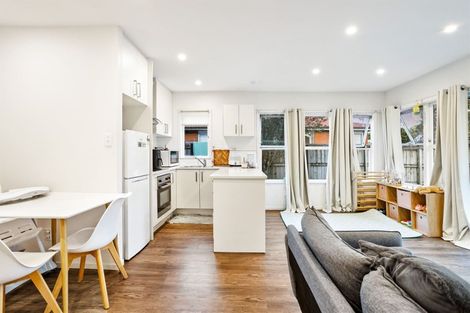 Photo of property in 14 Yeovil Road, Te Atatu Peninsula, Auckland, 0610